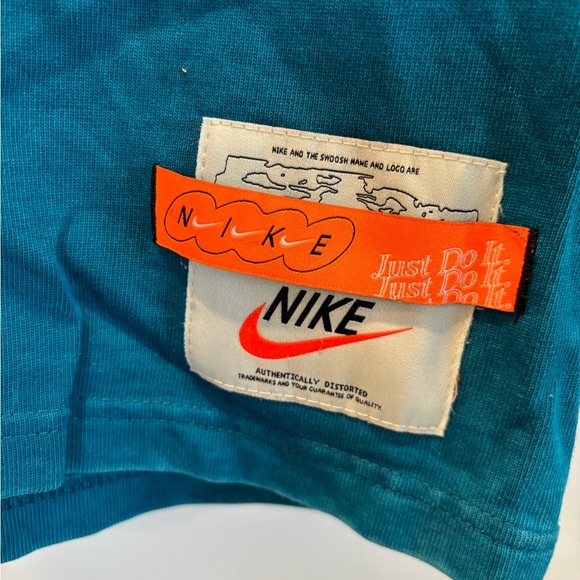 Nike Sportswear “Wash Drip Tee” - Picture 4 of 6